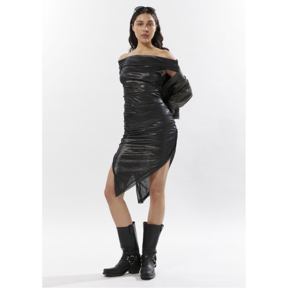 SILENCE + NOISE ARIANNA OFF-THE-SHOULDER MIDI DRESS
